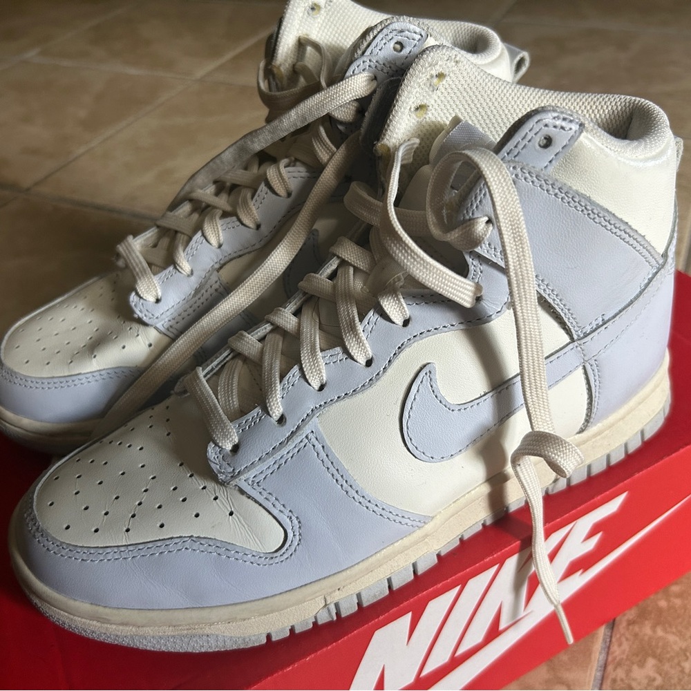 Wmns Dunk High ‘Football Grey’